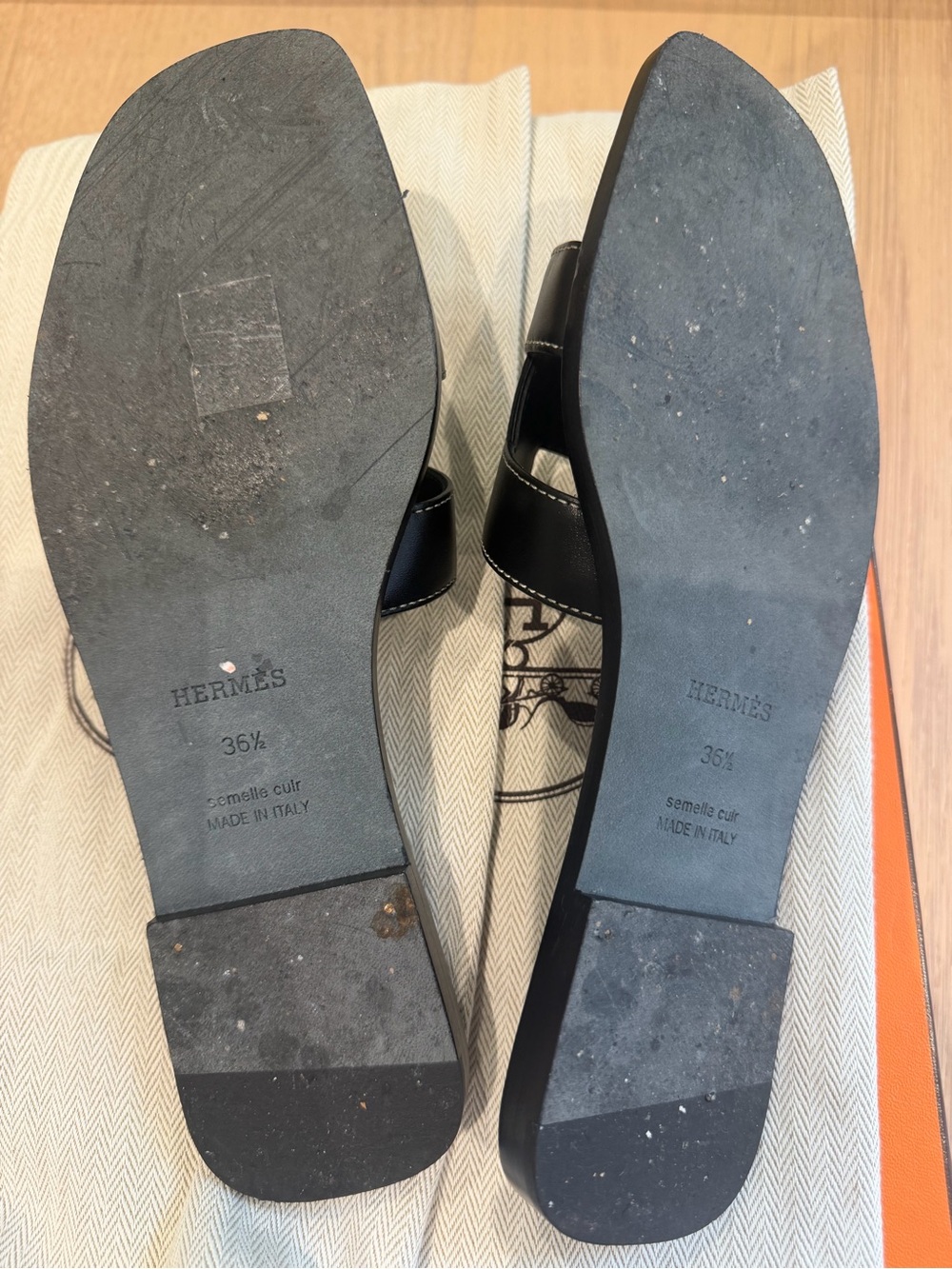 Hermes Oran Slide Sandals in Noir Leather - Picture 3 of 4